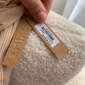 SKIMS BANDEAU BRA - never worn w/tags!!